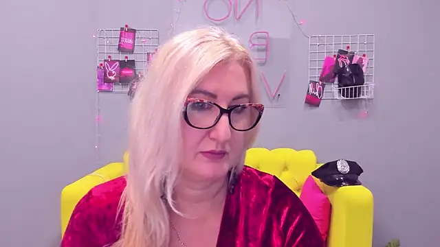 Snapshot of ChristyBrooks chatting on January 2025 03:55:01 PM ChristyBrooks online show from January 2025 03:55:01 PM