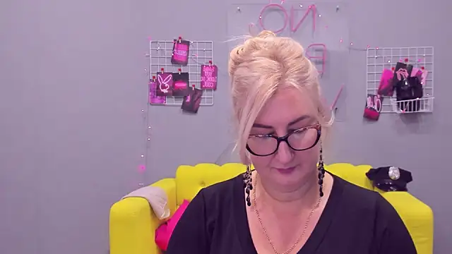 Snapshot of ChristyBrooks chatting on January 2025 12:14:01 PM ChristyBrooks online show from January 2025 12:14:01 PM