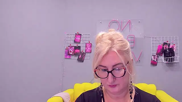 Snapshot of ChristyBrooks chatting on January 2025 03:15:02 PM ChristyBrooks online show from January 2025 03:15:02 PM