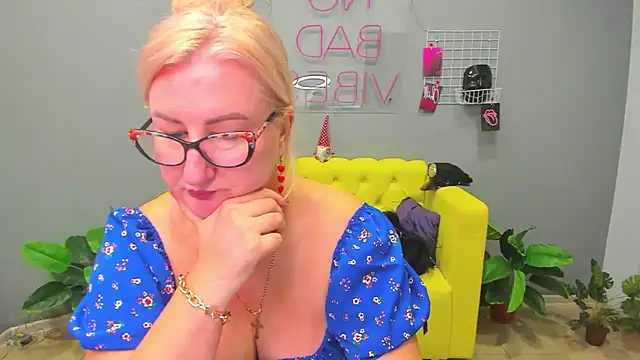 Snapshot of ChristyBrooks chatting on January 2025 04:39:01 PM ChristyBrooks online show from January 2025 04:39:01 PM