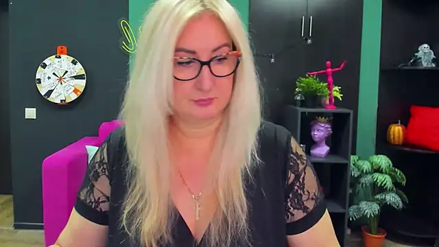 Snapshot of ChristyBrooks chatting on February 2025 12:11:01 PM ChristyBrooks online show from February 2025 12:11:01 PM