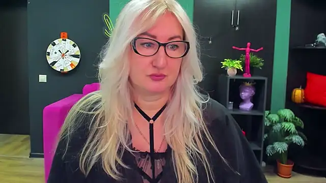 Snapshot of ChristyBrooks chatting on February 2025 04:21:01 PM ChristyBrooks online show from February 2025 04:21:01 PM