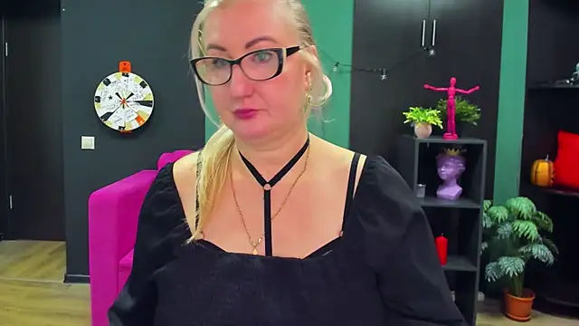 Snapshot of ChristyBrooks chatting on February 2025 01:14:01 PM ChristyBrooks online show from February 2025 01:14:01 PM