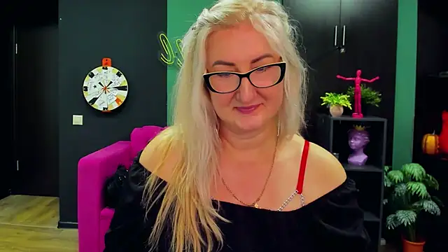 Snapshot of ChristyBrooks chatting on March 2025 02:32:01 PM ChristyBrooks online show from March 2025 02:32:01 PM