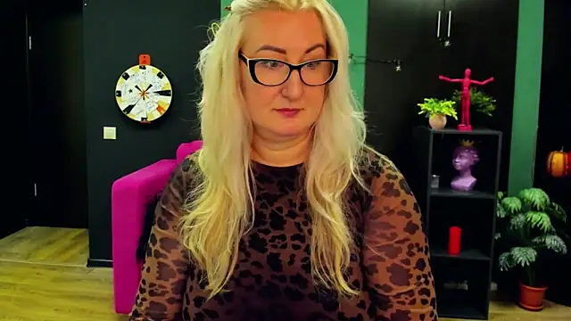 Snapshot of ChristyBrooks chatting on March 2025 04:20:01 PM ChristyBrooks online show from March 2025 04:20:01 PM