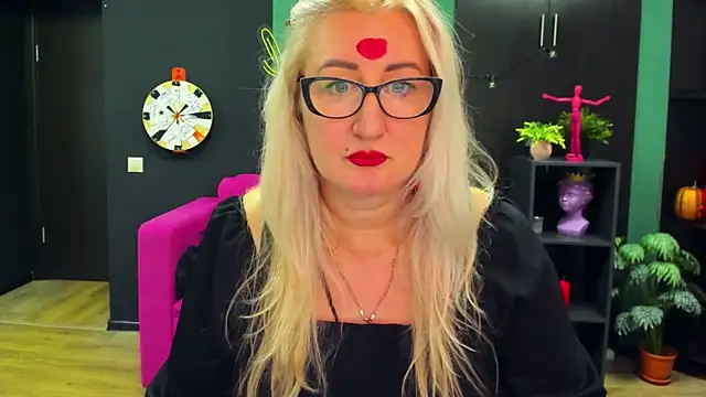 Snapshot of ChristyBrooks chatting on March 2025 07:22:01 PM ChristyBrooks online show from March 2025 07:22:01 PM