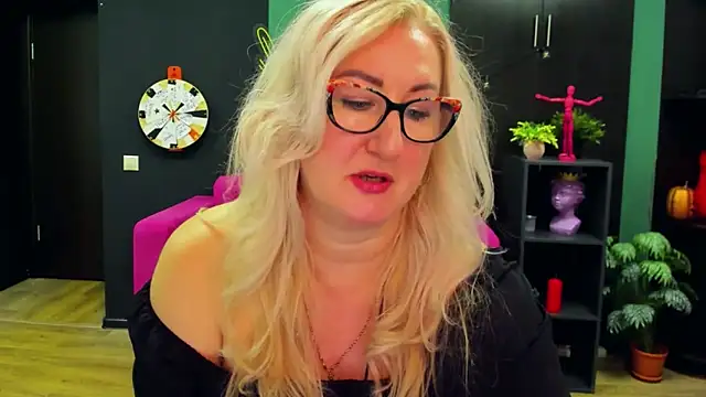 Snapshot of ChristyBrooks chatting on March 2025 04:22:01 PM ChristyBrooks online show from March 2025 04:22:01 PM