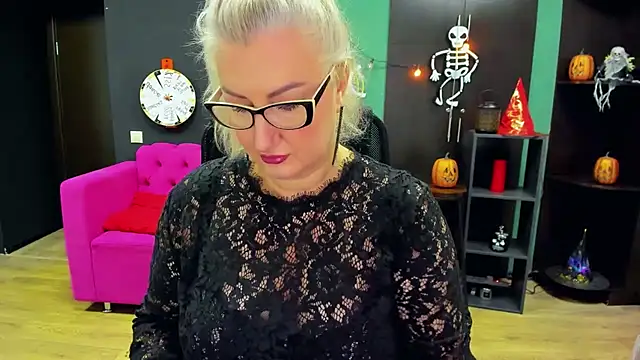 Snapshot of ChristyBrooks chatting on October 2025 10:12:01 AM ChristyBrooks online show from October 2025 10:12:01 AM