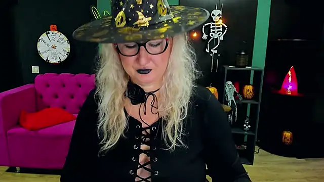 Snapshot of ChristyBrooks chatting on October 2025 09:10:01 AM ChristyBrooks online show from October 2025 09:10:01 AM