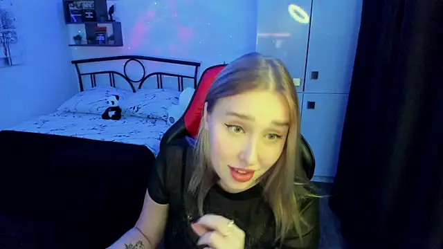 LinaTruly online show from October 2025 09:38:01 PM