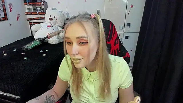 LinaTruly online show from October 2025 09:37:01 PM