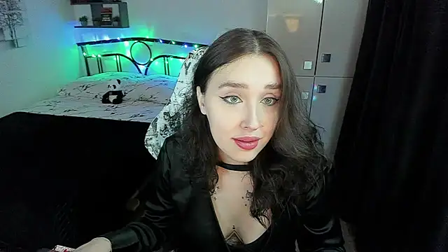 LinaTruly online show from November 2025 10:32:02 PM