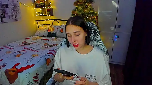 LinaTruly online show from December 2025 10:49:02 PM