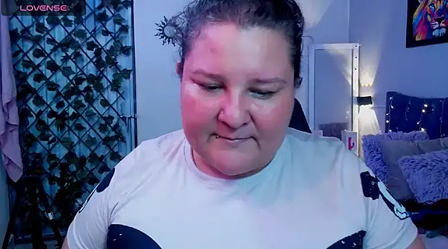 Snapshot of julieta_733 chatting on December 2024 05:15:01 PM julieta 733 online show from December 2024 05:15:01 PM