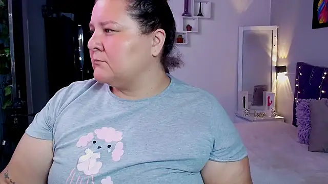 Snapshot of julieta_733 chatting on January 2025 09:28:02 PM julieta 733 online show from January 2025 09:28:02 PM