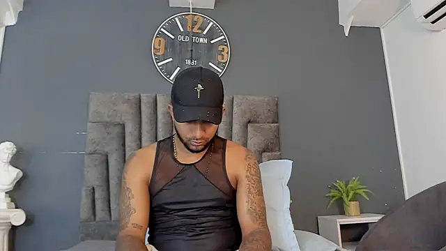 Snapshot of Robin_Rief chatting on June 2026 02:24:02 AM Robin Rief online show from June 2026 02:24:02 AM
