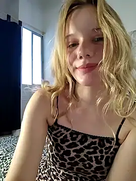 Snapshot of NicoleCut chatting on January 2025 11:20:02 AM NicoleCut online show from January 2025 11:20:02 AM