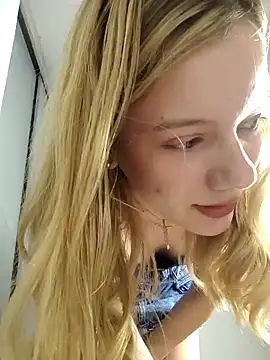 Snapshot of NicoleCut chatting on January 2025 11:01:02 AM NicoleCut online show from January 2025 11:01:02 AM