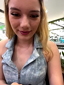 Snapshot of NicoleCut chatting on October 2025 08:04:01 PM NicoleCut online show from October 2025 08:04:01 PM