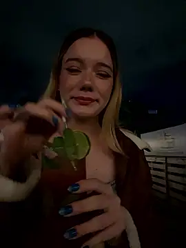 Snapshot of NicoleCut chatting on October 2025 11:15:01 PM NicoleCut online show from October 2025 11:15:01 PM