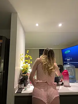 Snapshot of NicoleCut chatting on November 2025 10:17:01 AM NicoleCut online show from November 2025 10:17:01 AM