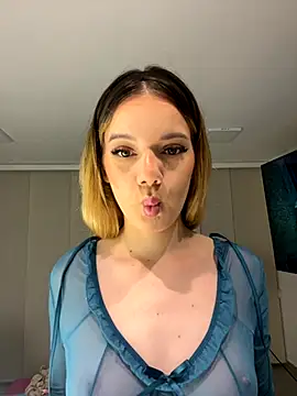 NicoleCut online show from November 2025 10:27:01 AM