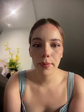 NicoleCut online show from June 2026 10:45:02 PM