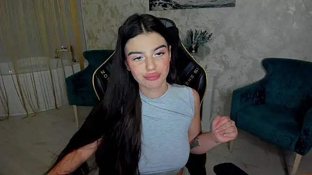 Snapshot of AlluringAriel chatting on October 2025 07:44:02 PM AlluringAriel online show from October 2025 07:44:02 PM