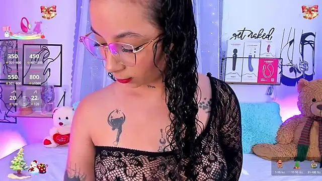 Mari Sweett online show from December 2025 07:43:02 PM