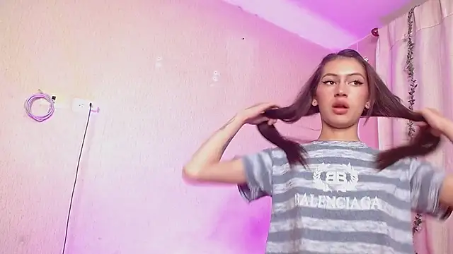 Snapshot of sara17_ chatting on January 2025 07:26:01 AM sara17 online show from January 2025 07:26:01 AM