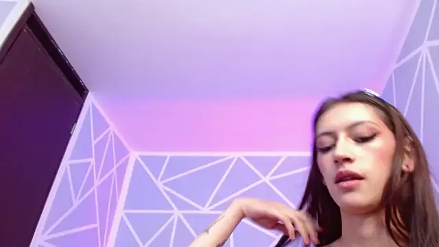 Snapshot of sara17_ chatting on March 2025 05:57:02 AM sara17 online show from March 2025 05:57:02 AM