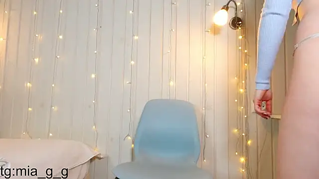 Mia Mia M online show from October 2025 06:26:02 AM