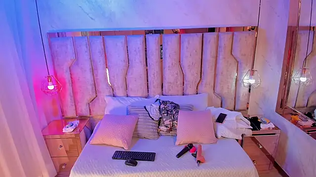 Snapshot of giorgia_13 chatting on September 2025 08:25:01 PM giorgia 13 online show from September 2025 08:25:01 PM