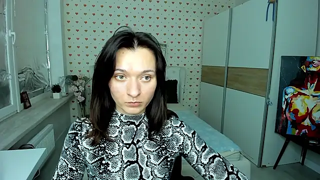 Julia Kuper online show from December 2024 03:05:01 PM