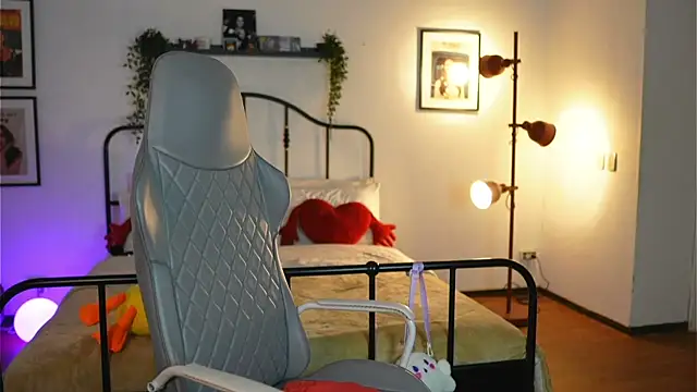 vampy dolll online show from February 2025 01:31:01 AM