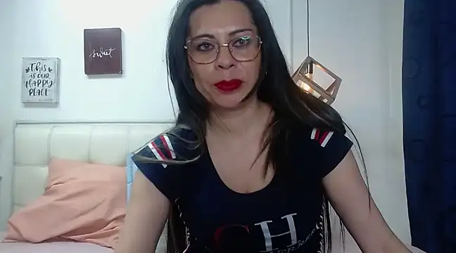 Snapshot of _lara1 chatting on January 2025 10:45:01 PM lara1 online show from January 2025 10:45:01 PM