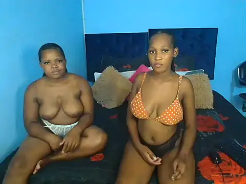 Snapshot of Conniesmall chatting on December 2024 11:18:02 PM Conniesmall online show from December 2024 11:18:02 PM