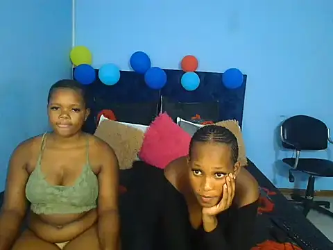 Snapshot of Conniesmall chatting on December 2024 07:11:01 PM Conniesmall online show from December 2024 07:11:01 PM
