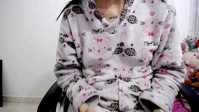 emilialopez online show from April 2026 09:39:01 PM