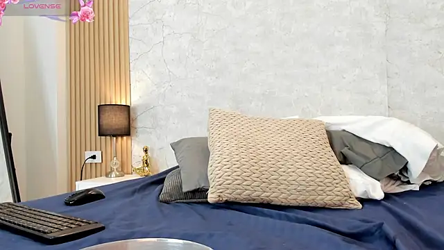 Freyaa   online show from February 2025 03:19:01 AM