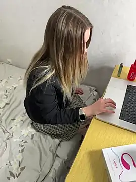 Snapshot of emo_couple chatting on December 2024 12:20:02 AM emo couple online show from December 2024 12:20:02 AM