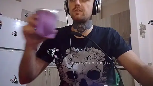 Snapshot of HappyZebra13 chatting on January 2025 08:54:01 PM HappyZebra13 online show from January 2025 08:54:01 PM