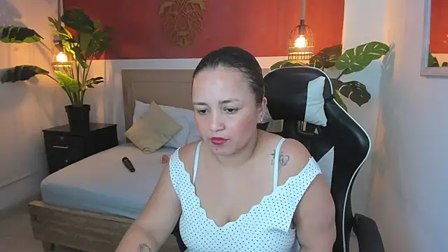 linda rios  online show from December 2024 07:22:01 PM