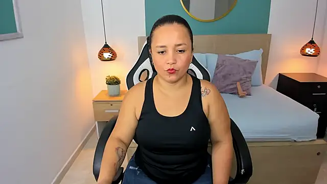 linda rios  online show from February 2025 07:02:02 PM