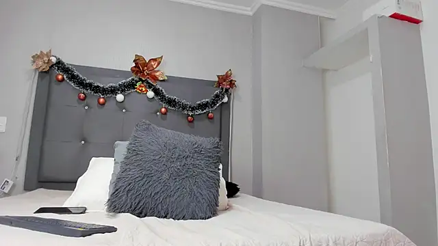 Milaspetite online show from December 2024 10:50:01 PM