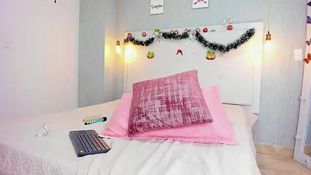 Milaspetite online show from December 2024 11:25:01 PM