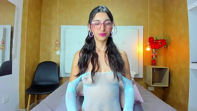 Milaspetite online show from November 2025 10:14:02 PM