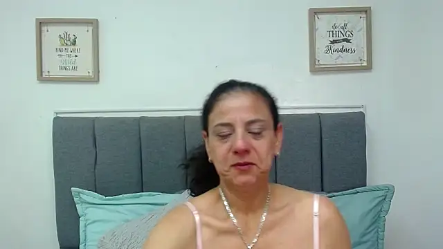 sasi luna online show from February 2025 09:48:01 PM