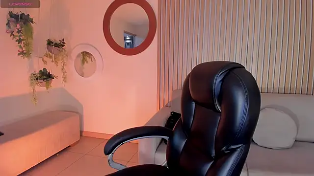 MiaFarrell  online show from April 2026 06:41:01 PM