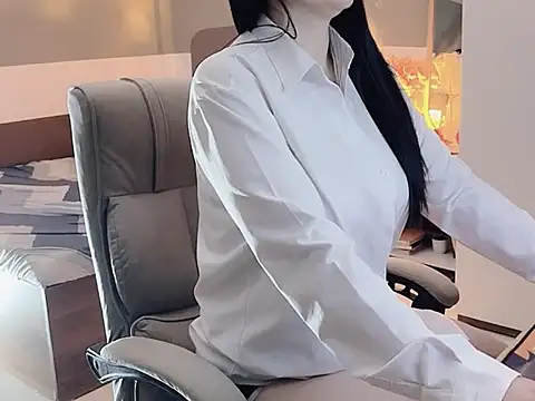 Eva-Public online show from January 2025 06:37:02 PM